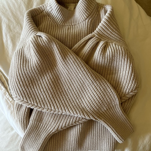 H&M Sweater - Picture 1 of 3